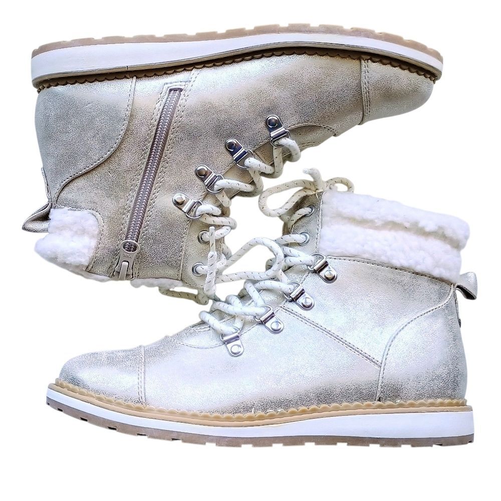 NEW Girl's Cat & Jack Gold Rayne Faux Fur Boots Size 5